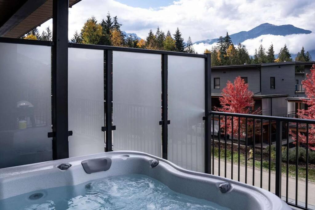 דירות Bluebird Daze By Revelstoke Vacations מראה חיצוני תמונה