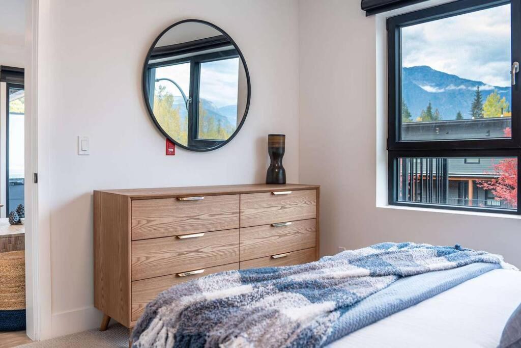 דירות Bluebird Daze By Revelstoke Vacations מראה חיצוני תמונה