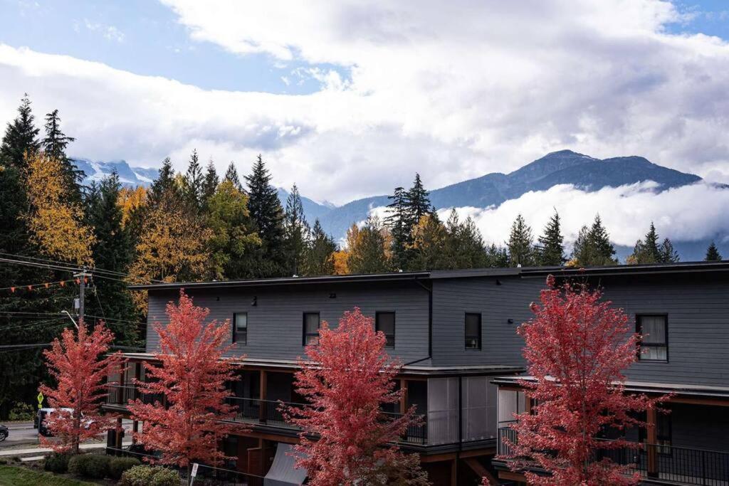 דירות Bluebird Daze By Revelstoke Vacations מראה חיצוני תמונה