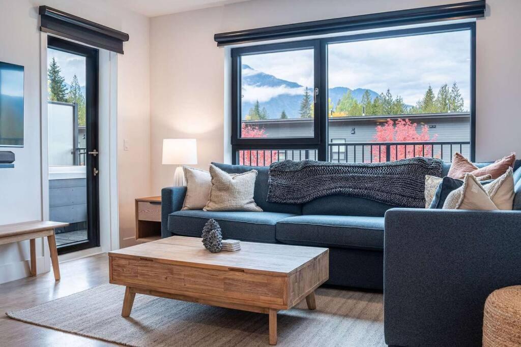 דירות Bluebird Daze By Revelstoke Vacations מראה חיצוני תמונה