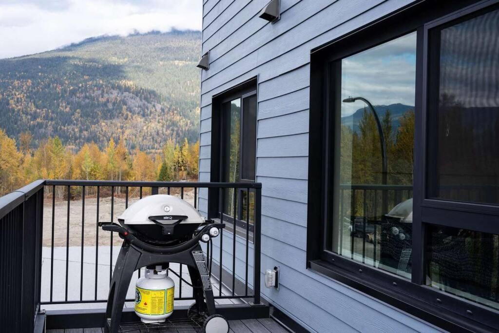 דירות Bluebird Daze By Revelstoke Vacations מראה חיצוני תמונה