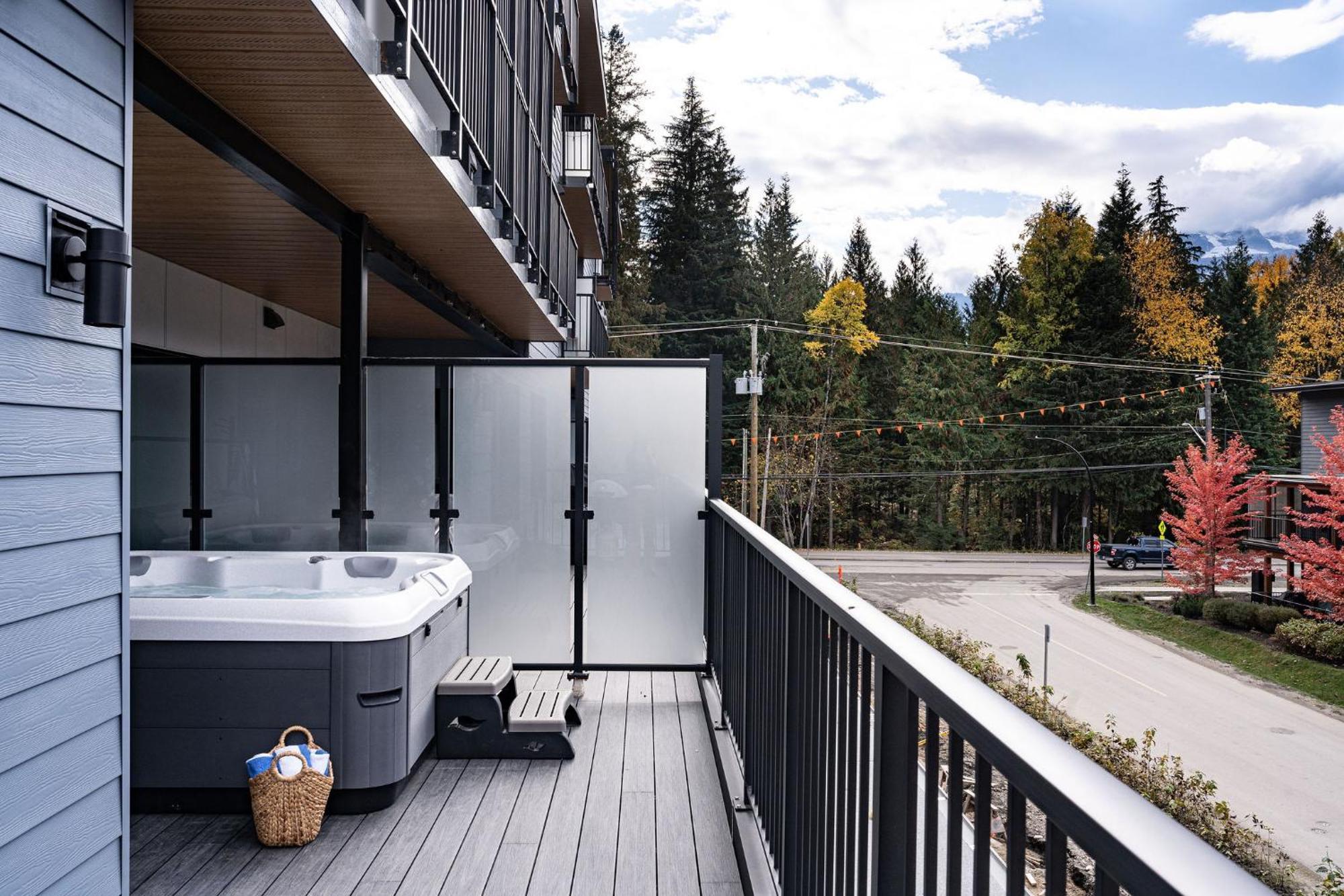 דירות Bluebird Daze By Revelstoke Vacations מראה חיצוני תמונה