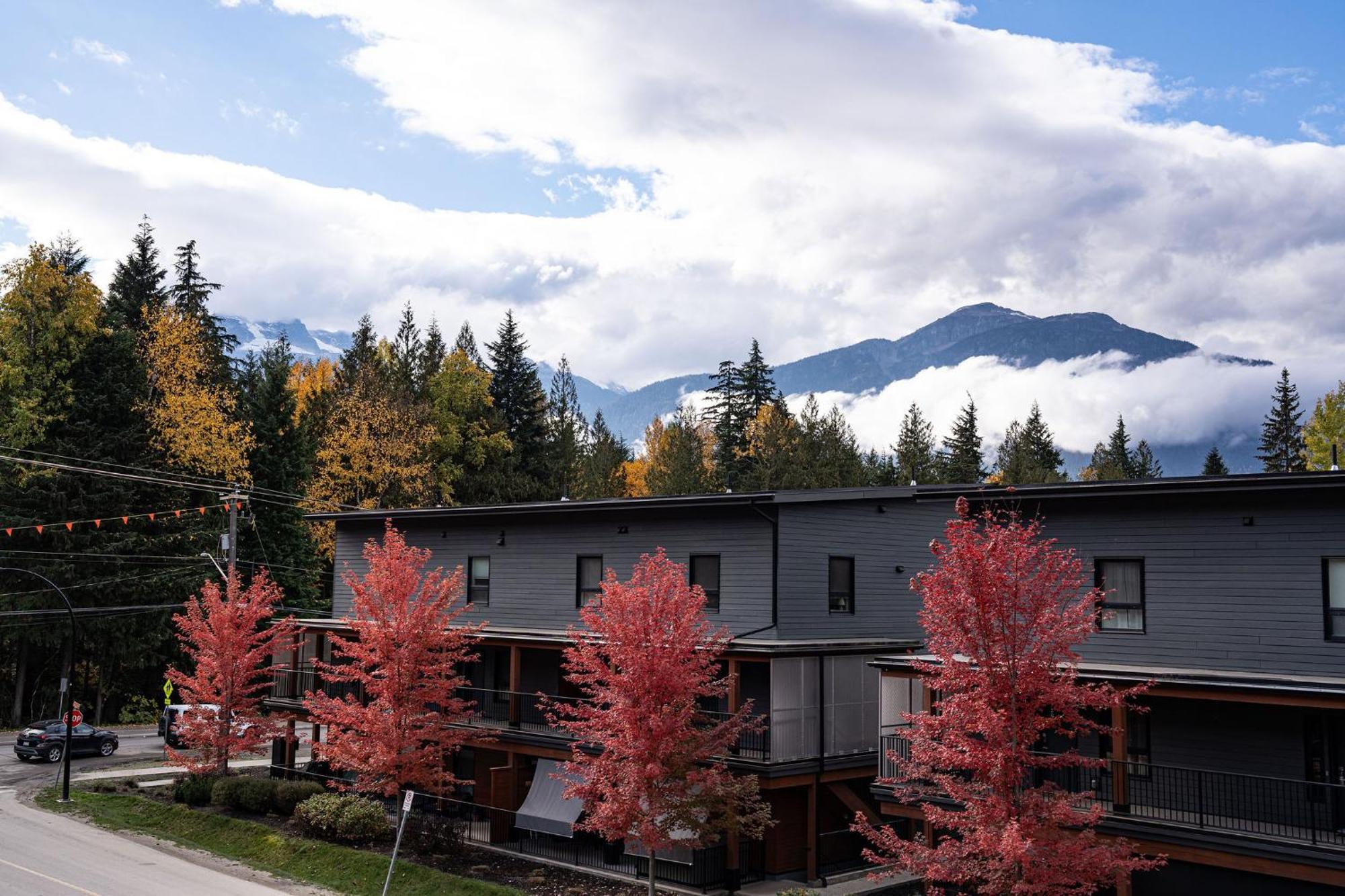 דירות Bluebird Daze By Revelstoke Vacations מראה חיצוני תמונה